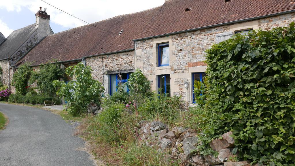 La Lande-de-Goult La Cage Aux Oiseaux Bed & Breakfast エクステリア 写真